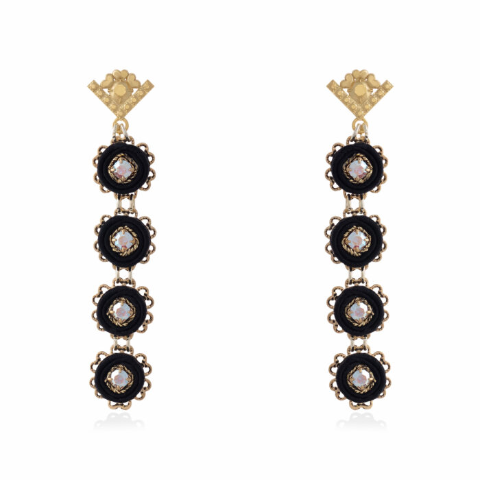 Orecchini pendenti lunghi piccoli e leggeri con cerchi in tessuto e decorazioni in cristalli swarovski neri