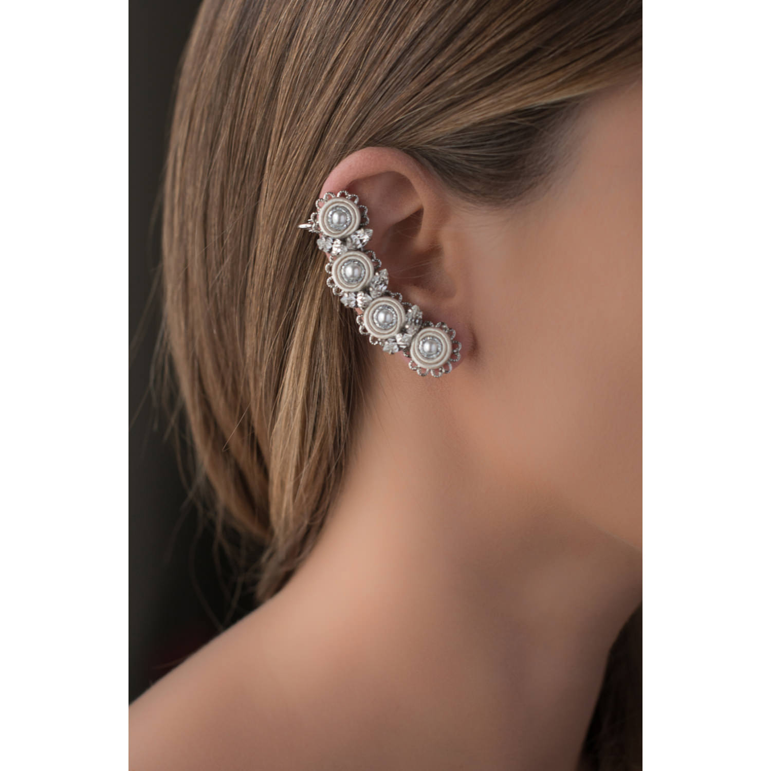 orecchino da donna ear cuff con comoda clip con cristalli swarovski spiga Divag e Orecchino punto luce swarovski perla
