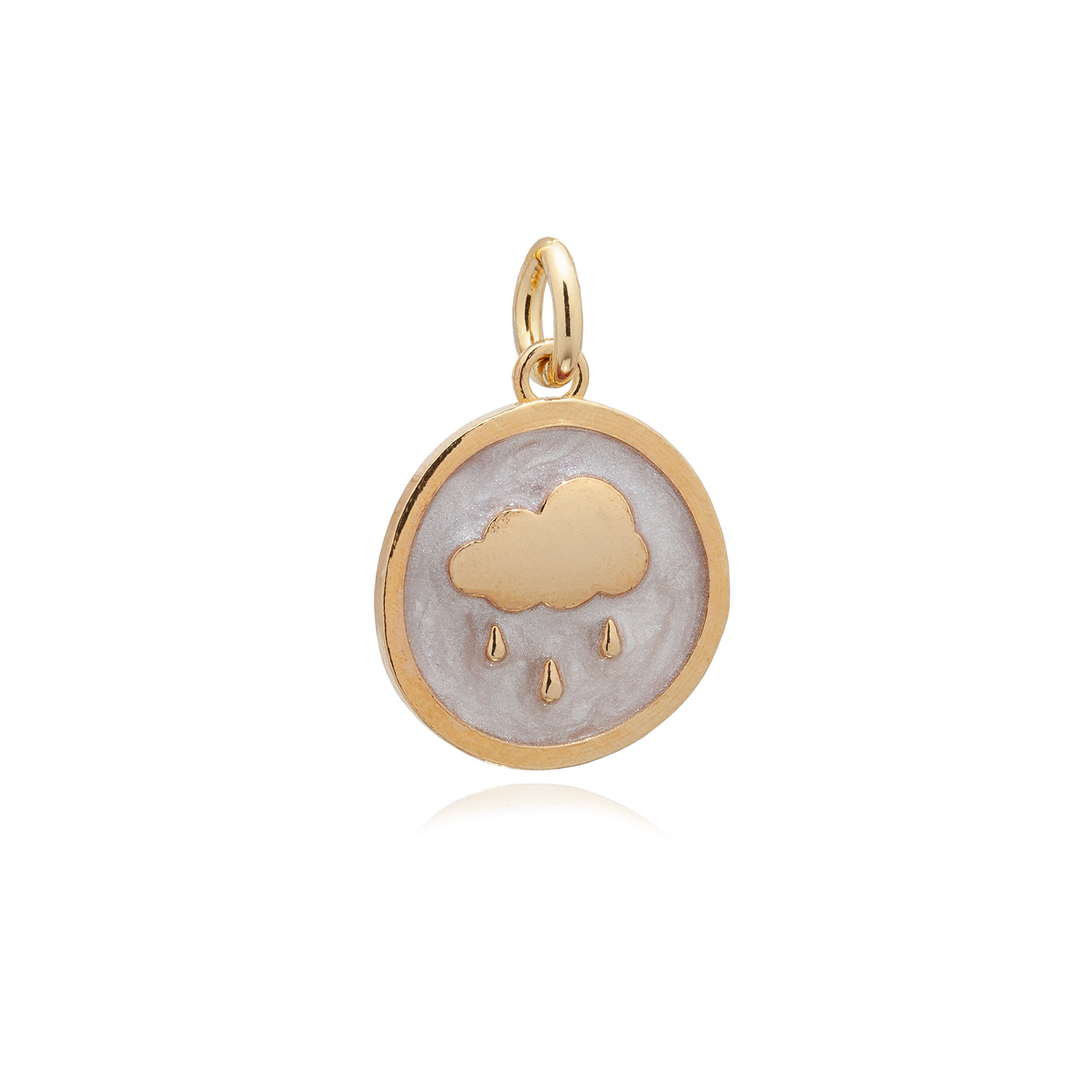 Moneta con nuvola. Moneta smaltata con nuvola e gocce di pioggia in argento placcato oro. Ciondolo artigianale per bracciale e collana.