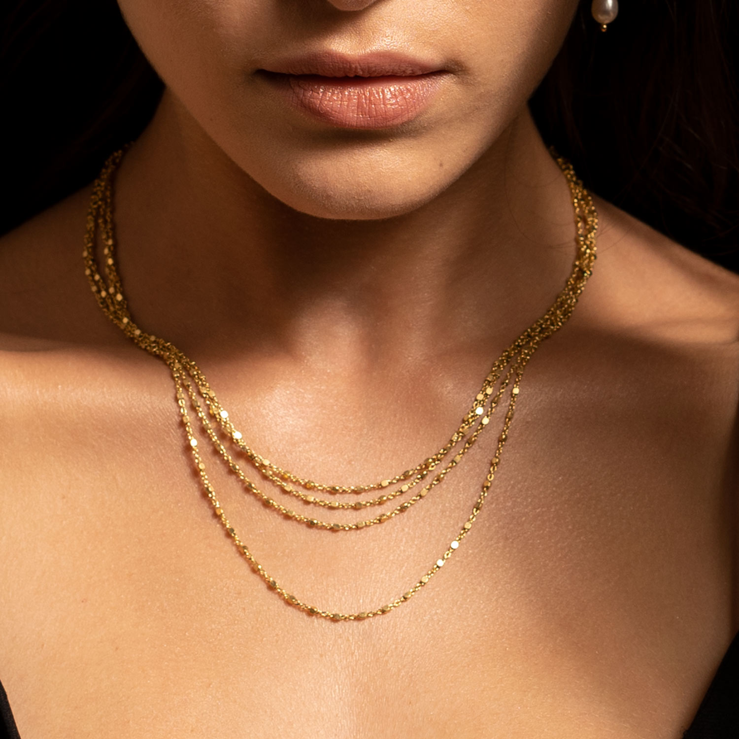 Collane artigianali made in Italy. Gioielli da donna realizzati con la massima cura dei dettagli. Ogni gioiello è disegnato e realizzato in Italia dall'attenta cura che solo gli artigiani italiani sanno dare. Gioielli realizzati per durare nel tempo. Un regalo eterno che rappresenta il gusto e l'eccellenza del made in Italy.